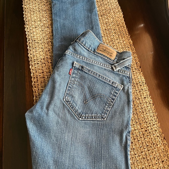 Levi's Women’s 504 Slouch Skinny Classic Vintage Denim Jeans Size 7 - Picture 2 of 9